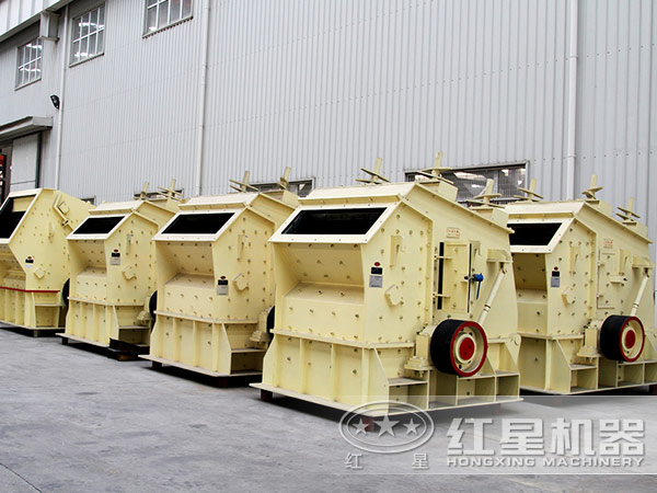 反擊式破碎機生產(chǎn)車間