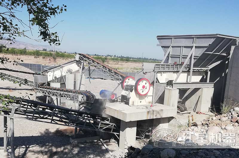 片麻巖破碎生產(chǎn)現(xiàn)場 片麻巖破碎生產(chǎn)現(xiàn)場