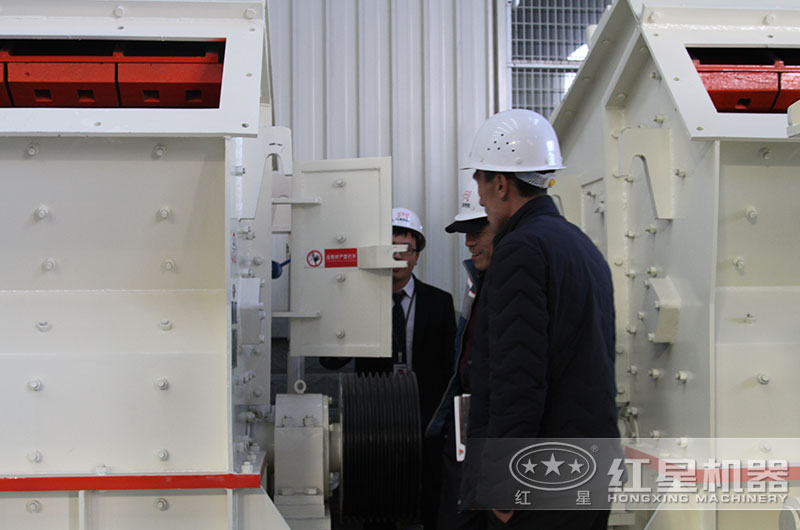 客戶來廠考察反擊破設(shè)備 客戶來廠考察反擊破設(shè)備