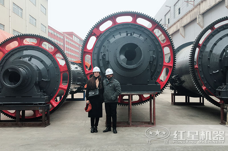 客戶來(lái)廠考察球磨機(jī)設(shè)備 客戶來(lái)廠考察球磨機(jī)設(shè)備