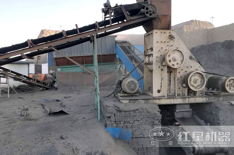 小型石子制砂機(jī)作業(yè)現(xiàn)場(chǎng) 小型石子制砂機(jī)作業(yè)現(xiàn)場(chǎng)