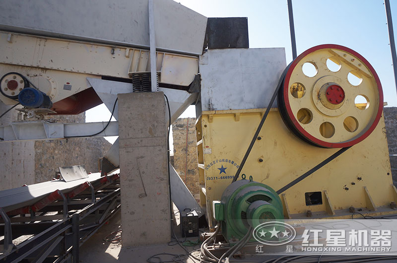 鄂破碎石加工現(xiàn)場