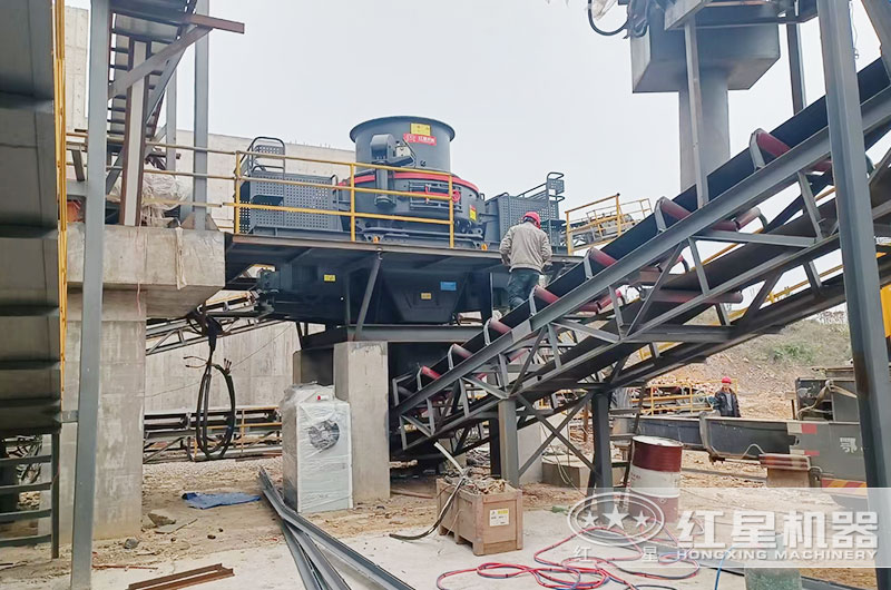 作業(yè)中的VSI制砂機(jī)設(shè)備 作業(yè)中的VSI制砂機(jī)設(shè)備