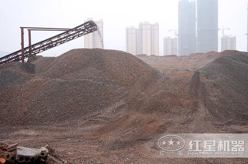 細(xì)碎破碎機(jī)作業(yè)現(xiàn)場(chǎng) 細(xì)碎破碎機(jī)作業(yè)現(xiàn)場(chǎng)