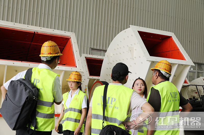 客戶來廠考察廢玻璃加工設備 客戶來廠考察廢玻璃加工設備