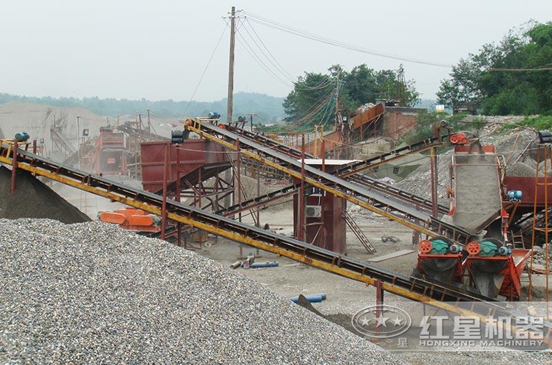 對輥制砂機作業(yè)現(xiàn)場實拍 對輥制砂機作業(yè)現(xiàn)場實拍