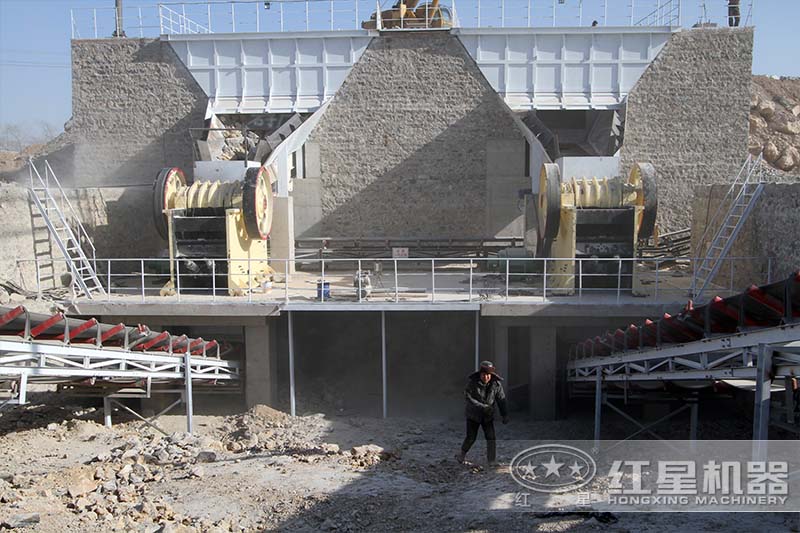 顎式破碎機(jī)生產(chǎn)現(xiàn)場實拍