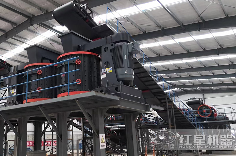 復(fù)合式破碎機現(xiàn)場 復(fù)合式破碎機現(xiàn)場