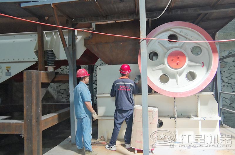 石灰石破碎加工客戶現(xiàn)場(chǎng)實(shí)拍 石灰石破碎加工客戶現(xiàn)場(chǎng)實(shí)拍