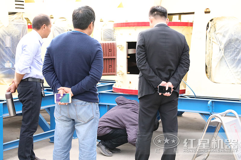 客戶來廠考察立軸制砂機(jī)設(shè)備 客戶來廠考察立軸制砂機(jī)設(shè)備