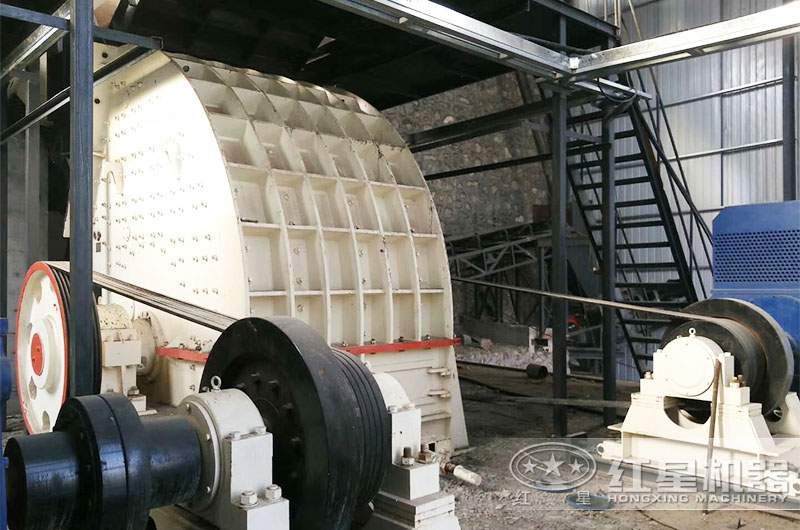 PCZ新型重錘式煤炭破碎機(jī)作業(yè)現(xiàn)場(chǎng) PCZ新型重錘式煤炭破碎機(jī)作業(yè)現(xiàn)場(chǎng)