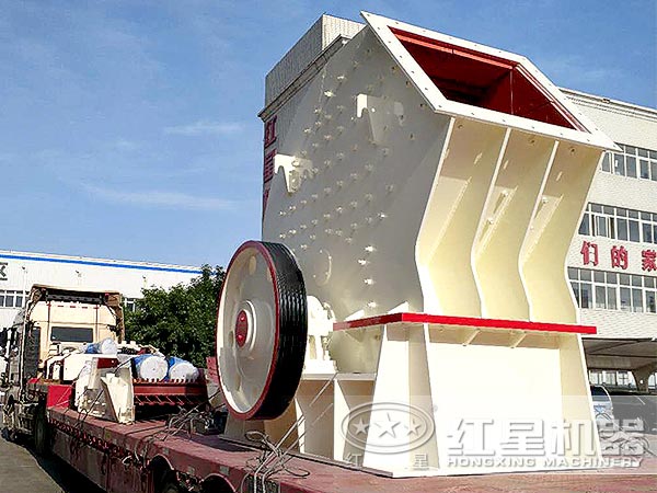 重錘式破碎機(jī)發(fā)貨現(xiàn)場