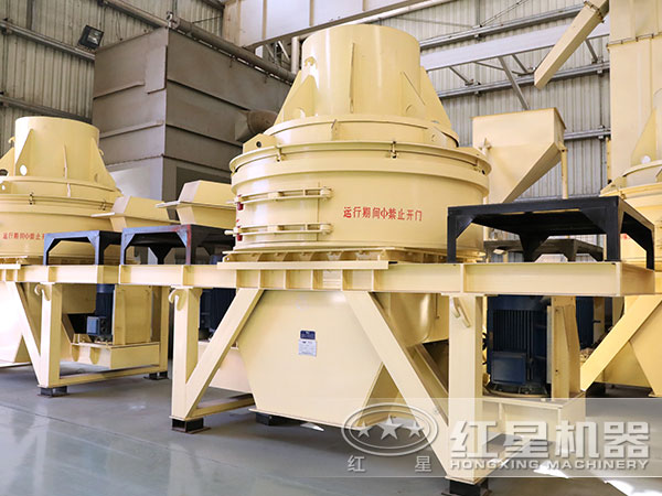 時(shí)產(chǎn)20-40噸直通沖擊式破碎機(jī)