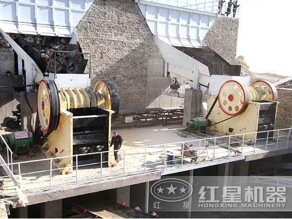 河卵石自動(dòng)破碎機(jī)用戶生產(chǎn)現(xiàn)場(chǎng)