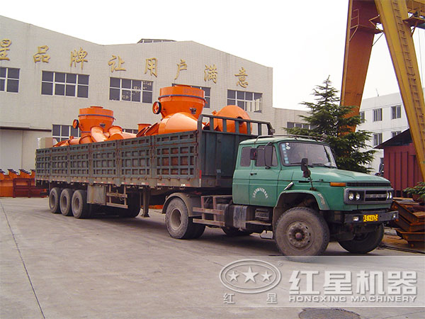 云母雷蒙磨粉機發(fā)貨現(xiàn)場