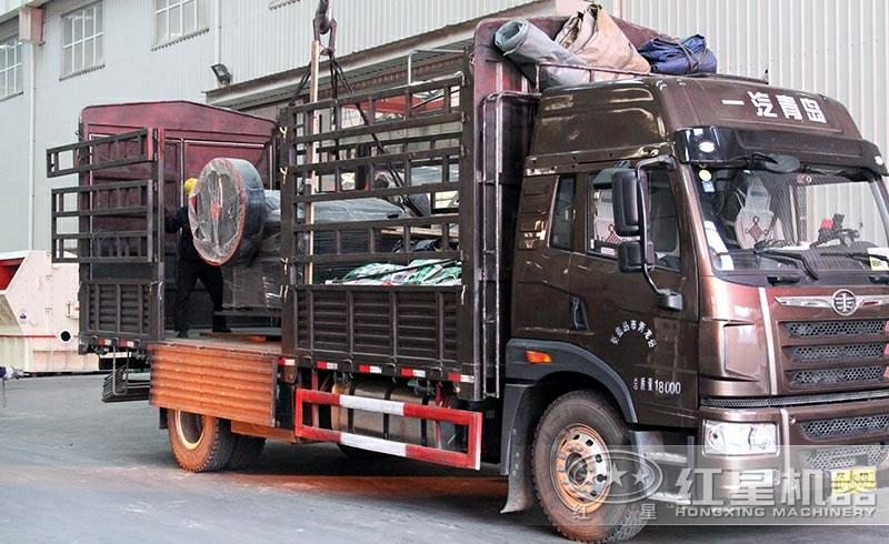 250×750細顎式破碎機發(fā)貨現場