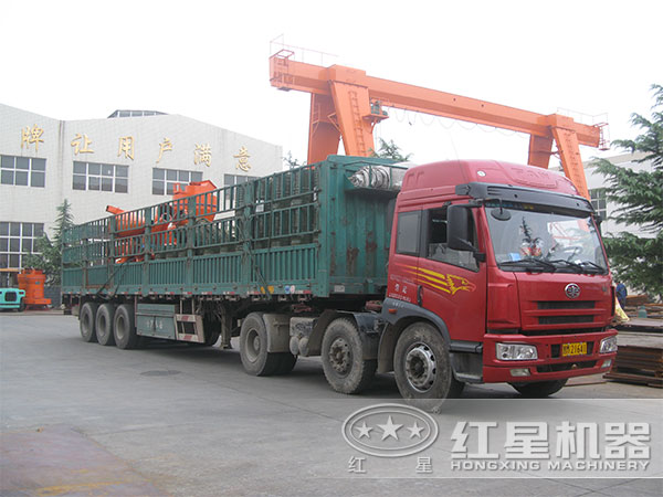 5R4119雷蒙磨粉機(jī)發(fā)貨現(xiàn)場(chǎng)