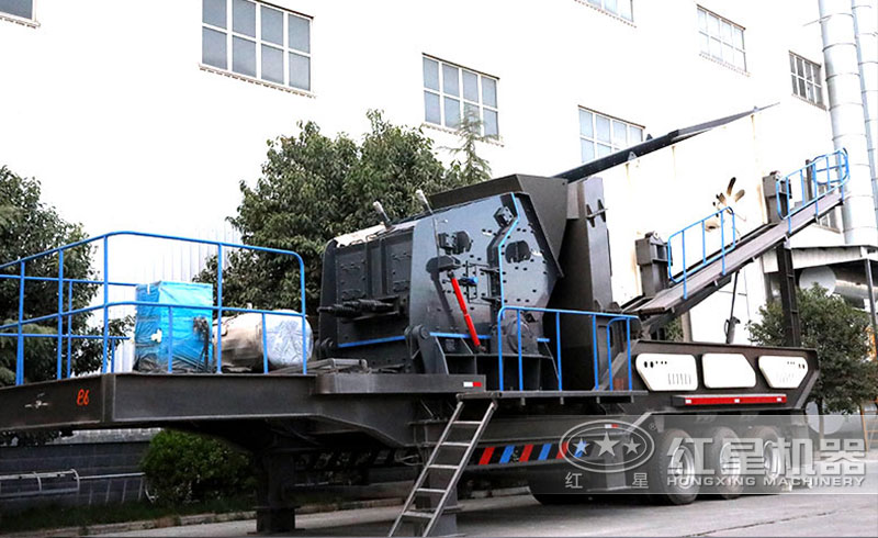 日產(chǎn)2000噸移動(dòng)反擊式破碎機(jī) 日產(chǎn)2000噸移動(dòng)反擊式破碎機(jī)