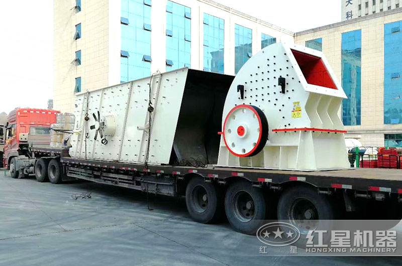 重錘式破碎機準備就緒，為用戶派送到作業(yè)現(xiàn)場