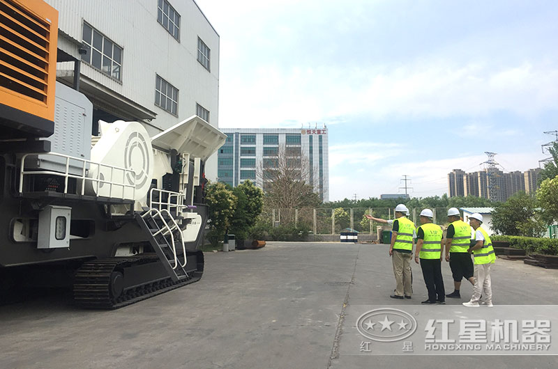 客戶來廠考察，經(jīng)理一對一講解指導