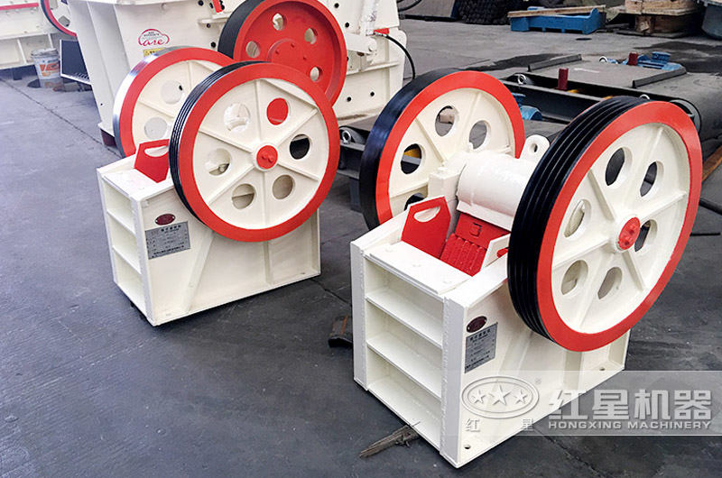 細(xì)鄂式破碎機(jī)，出料細(xì)，粒度均勻