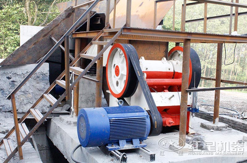 600—900碎石機作業(yè)現(xiàn)場圖