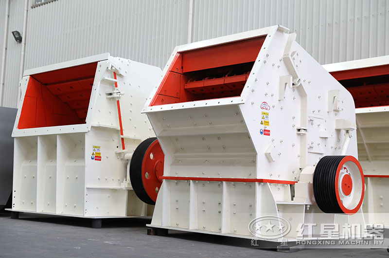 圖2:反擊式破碎石子機(jī) 圖2:反擊式破碎石子機(jī)