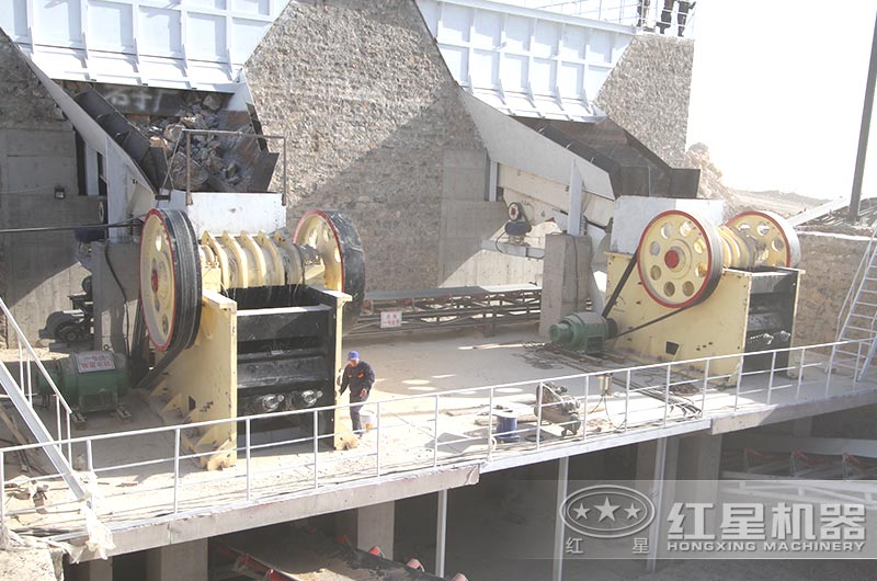 大型破碎機(jī)生產(chǎn)現(xiàn)場圖 大型破碎機(jī)生產(chǎn)現(xiàn)場圖