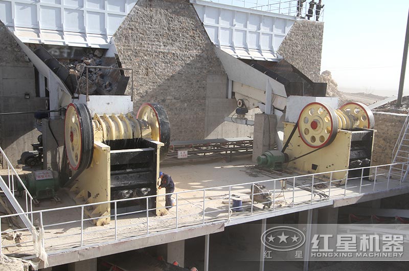 河北客戶顎式破碎機(jī)生產(chǎn)現(xiàn)場(chǎng)圖