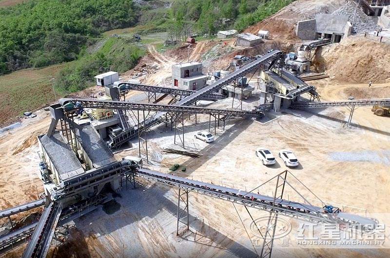 青石破碎生產(chǎn)線現(xiàn)場(chǎng)圖片