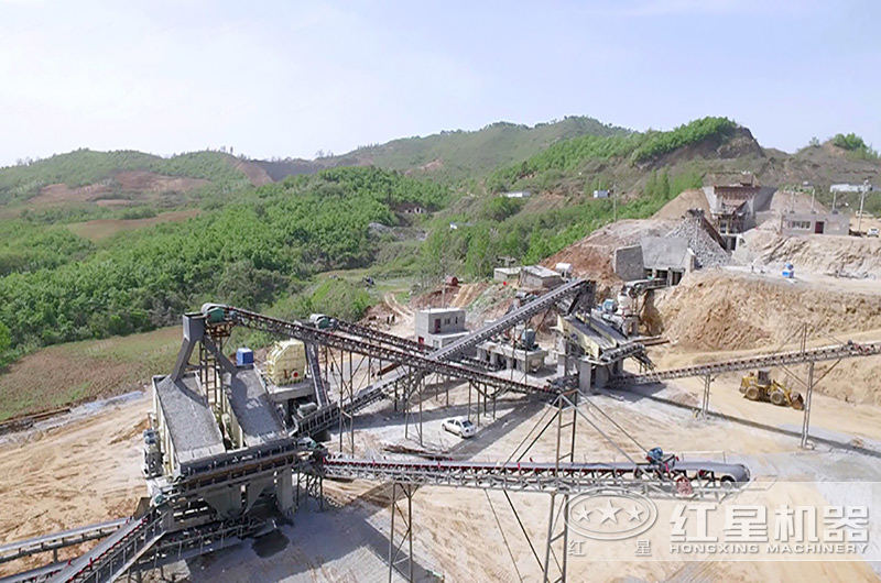 某沙廠時(shí)產(chǎn)300噸砂石生產(chǎn)線現(xiàn)場(chǎng)圖片 