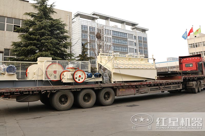 對輥機設(shè)備發(fā)貨現(xiàn)場 對輥機設(shè)備發(fā)貨現(xiàn)場