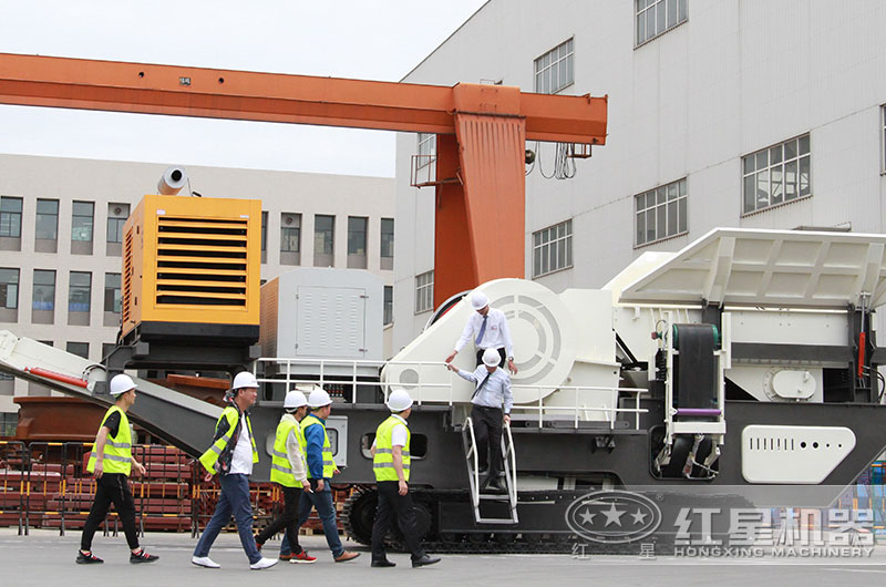 幾位四川客戶來廠區(qū)實(shí)地考察 幾位四川客戶來廠區(qū)實(shí)地考察