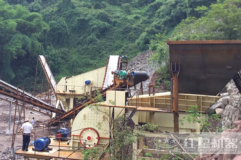 采用重錘式生產(chǎn)線，占地面積小，投資成本少