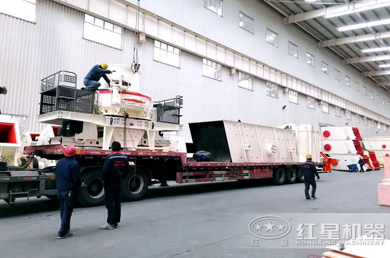 鵝卵石制砂機出廠，運往河南周口