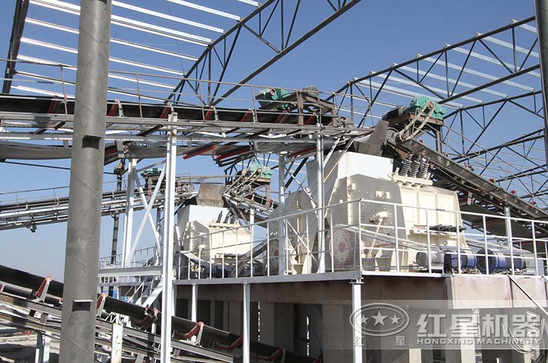 質(zhì)量較佳的大型石頭破碎機(jī)生產(chǎn)效率高、價(jià)格略貴