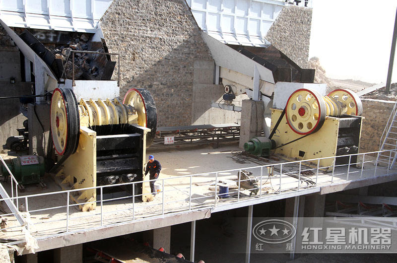 兩臺57顎破機(jī)助力大型砂石廠生產(chǎn)