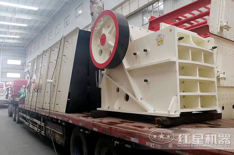 河南紅星鐵礦石破碎機相關(guān)設(shè)備發(fā)貨
