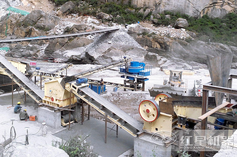 制砂生產(chǎn)現(xiàn)場(chǎng) 制砂生產(chǎn)現(xiàn)場(chǎng)