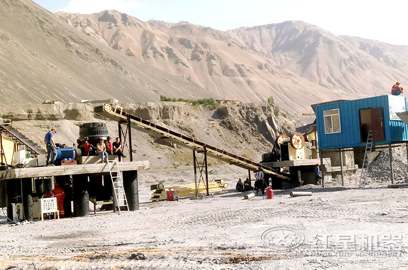 礦山粉碎設(shè)備生產(chǎn)現(xiàn)場