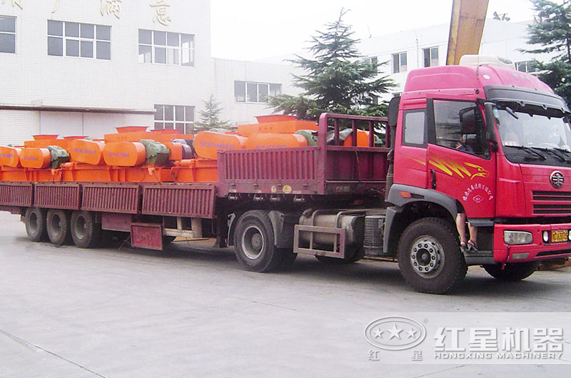 紅星白云石破碎機(jī)發(fā)貨現(xiàn)場(chǎng)圖