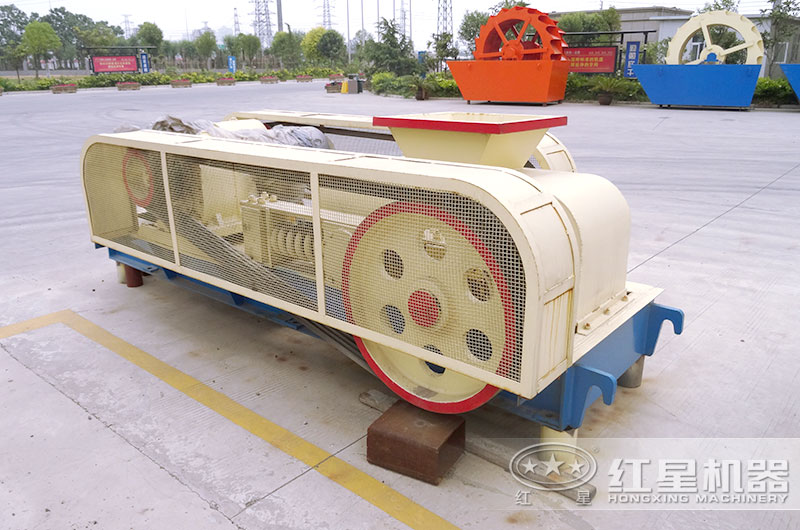 對輥式破碎機(jī)廠區(qū)實(shí)拍圖