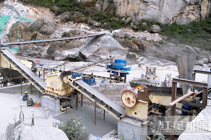 碎石加工現(xiàn)場(chǎng) 碎石加工現(xiàn)場(chǎng)