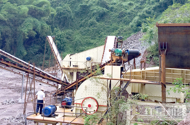 重錘破碎機(jī)生產(chǎn)現(xiàn)場 重錘破碎機(jī)生產(chǎn)現(xiàn)場