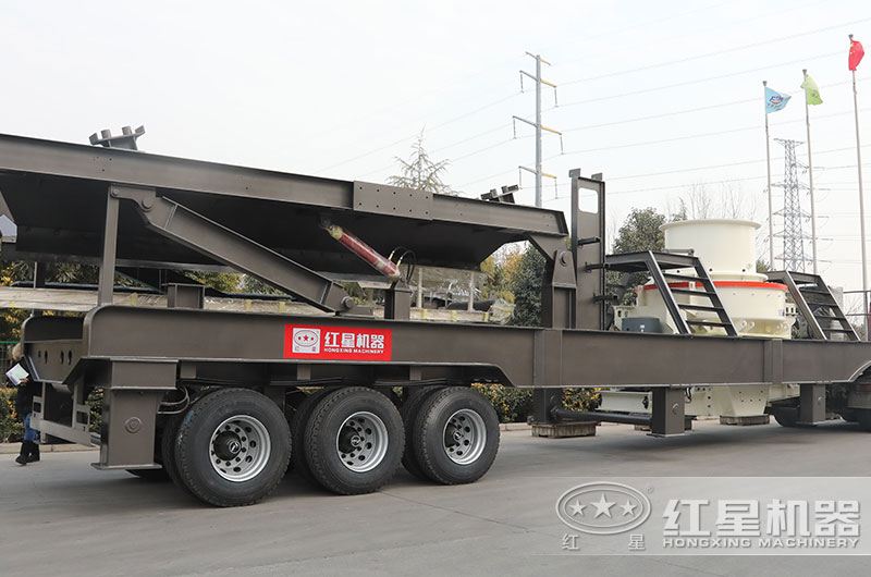 紅星輪胎式粉碎機(jī)發(fā)往廣東