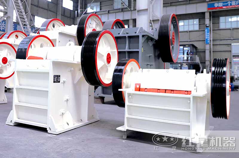 顎式破碎機(jī)車間實(shí)拍圖