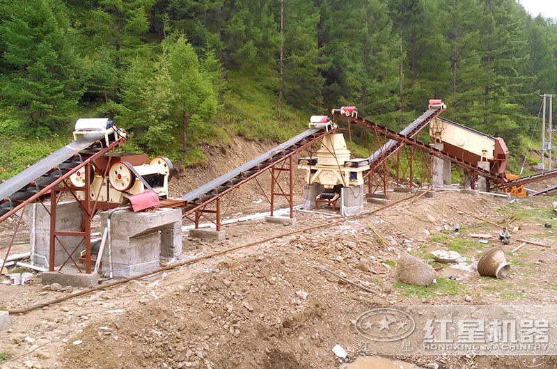 小型制砂生產(chǎn)線努力生產(chǎn)中！