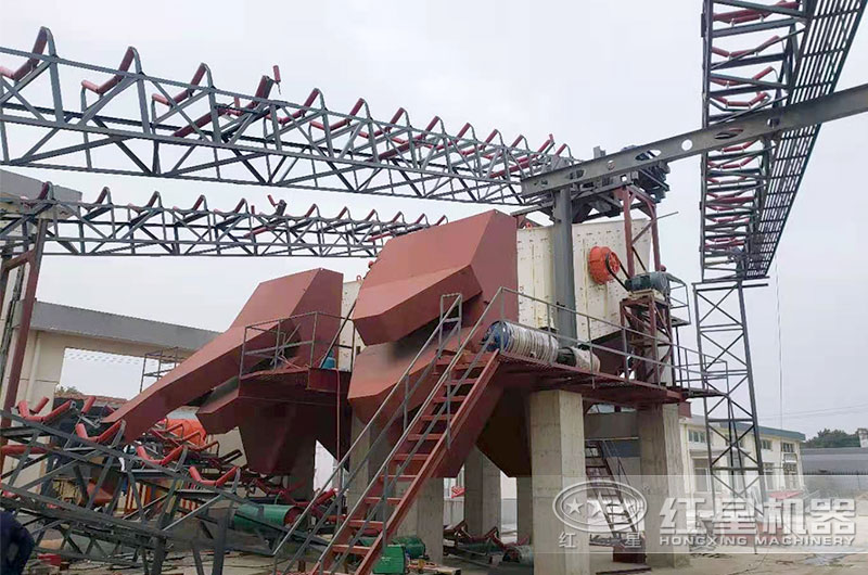 砂石廠中的土石分離設備，圓振動篩