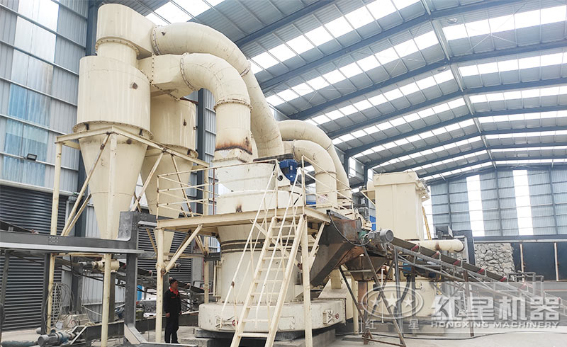 磨粉機現(xiàn)場 磨粉機現(xiàn)場