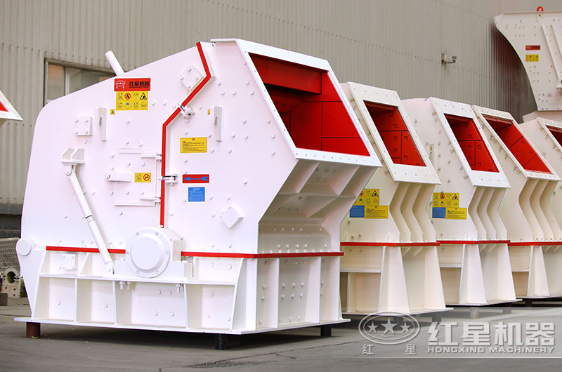 反擊式碎石機(jī)設(shè)備圖片